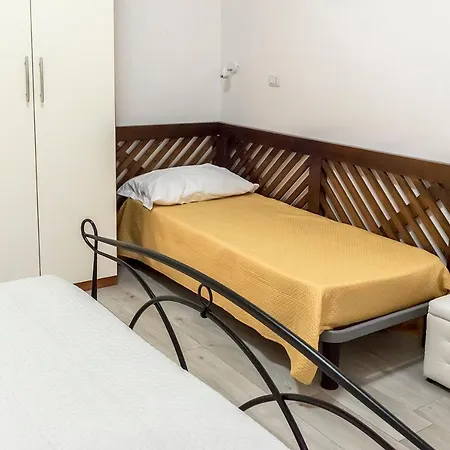 N151 - Numana, Delizioso Bilocale Con Portico